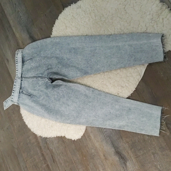 FOREVER 21 High-rise Acid Wash Rhinestone Buckle Jeans - Picture 3 of 13